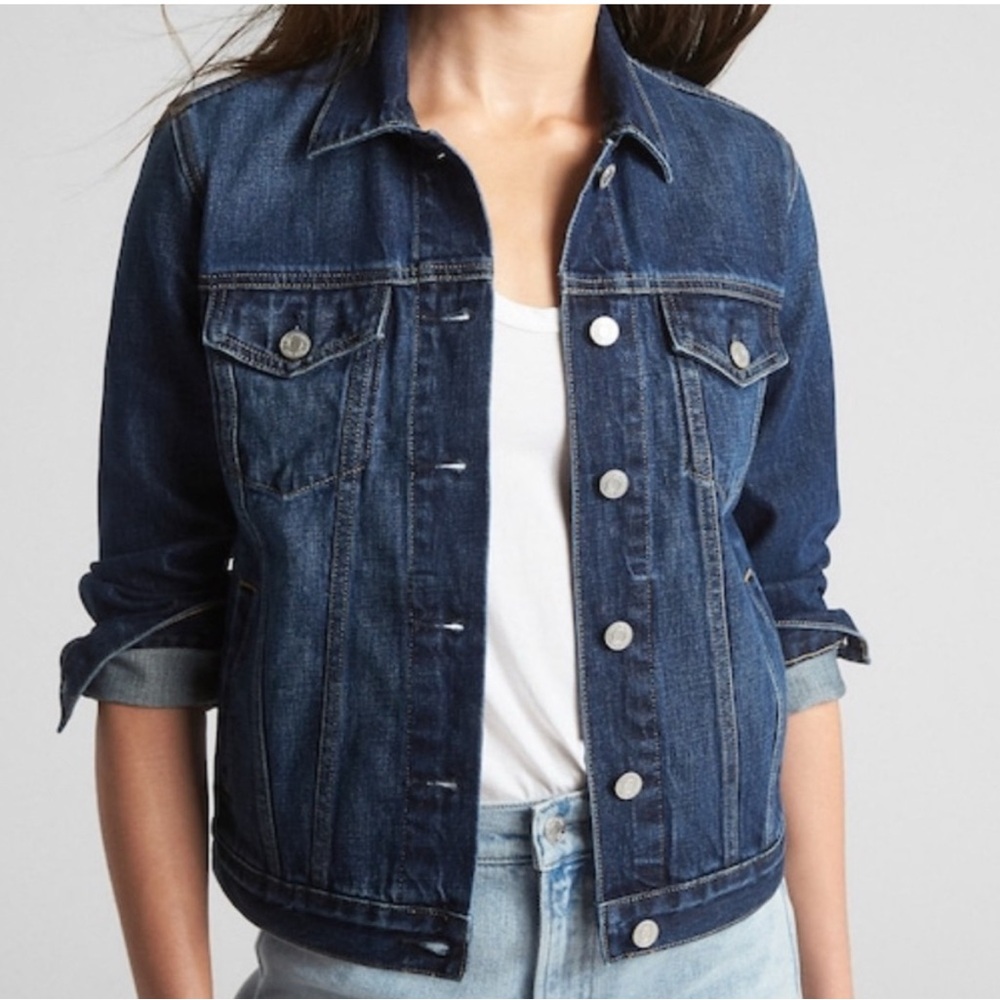 GAP 1969 Classic Jean Jacket in Dark/Medium Wash in Size Smalll
